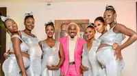 Pria sosialita Nigeria yang dikenal sebagai Pretty Mike, datang ke sebuah pesta bersama enam ibu hamil. Aksinya menuai kritik dan kontroversi (Instagram)