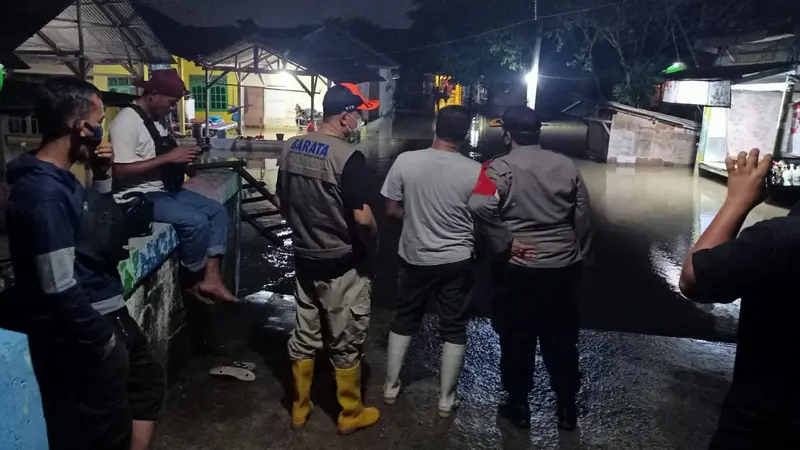 Banjir satu meter lebih rendam Kampung Kalenderwak dan Kampung Tobor di Kabupaten Bekasi, Jawa Barat.
