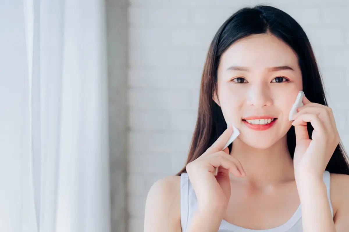 Wajah Glowing dengan Micellar Water yang Mengandung Vitamin, Cuma 10 Ribu!