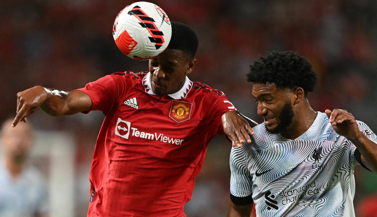 Anthony Martial. Striker Prancis berusia 26 tahun yang tampil apik dalam rangkaian tur pramusim Manchester United menjelang begulirnya musim 2022/2023 ini menjadi salah satu pemain termahal asal Prancis yang pernah didatangan MU. Ia didatangkan pada awal musim 2015/2016 dari AS Monaco dengan nilai transfer 60 juta euro atau kini setara Rp920 miliar. Pada tengah musim 2021/2022 lalu ia sempat dipinjamkan ke Sevilla. Hingga kini ia total telah tampil dalam 269 laga bersama MU di semua ajang dengan torehan 79 gol dan 50 assist. (AFP/Manan Vatsyayana)