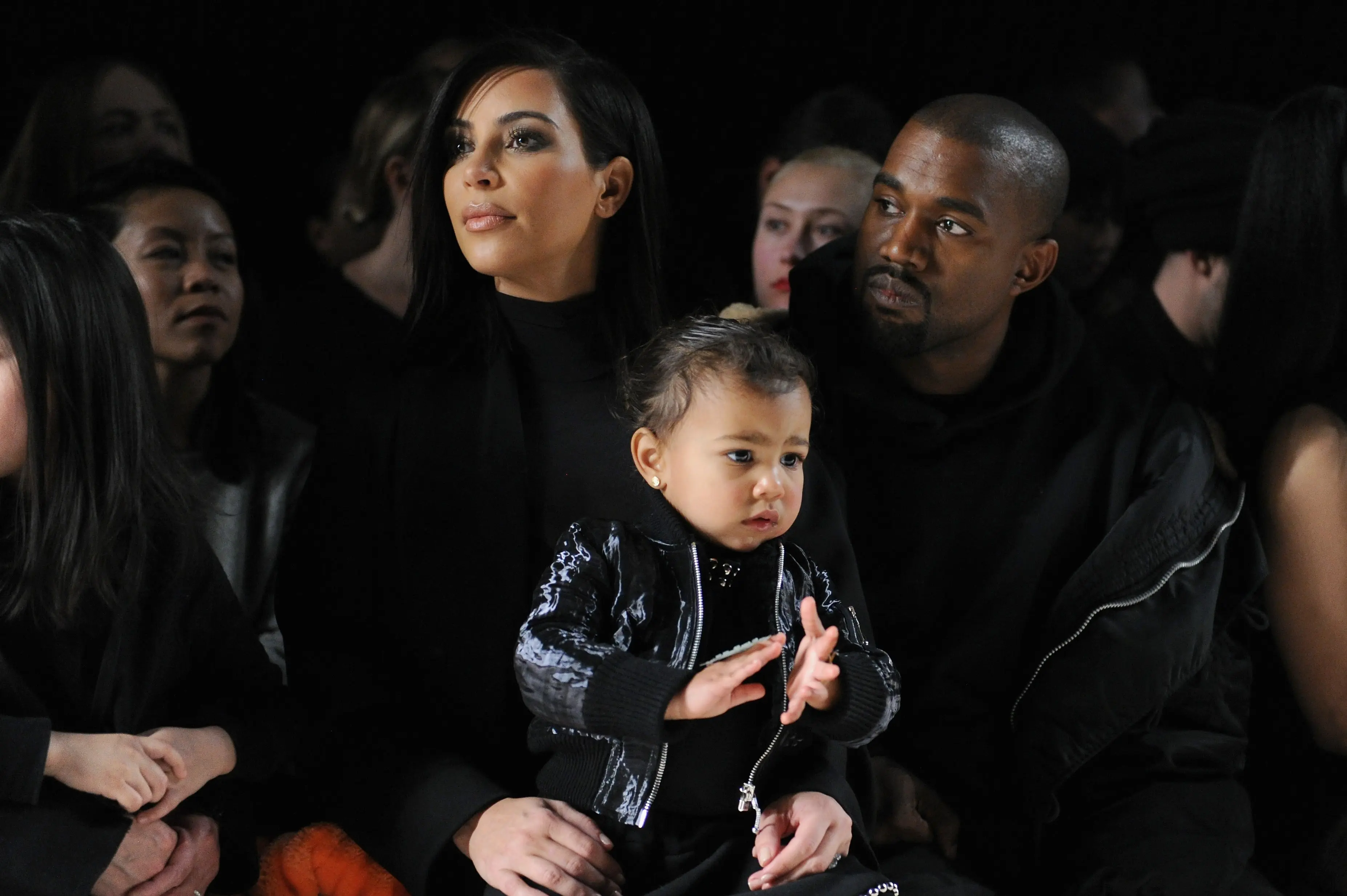 Kim Kardashian, Kanye West, dan North West. (AFP/Bintang.com)