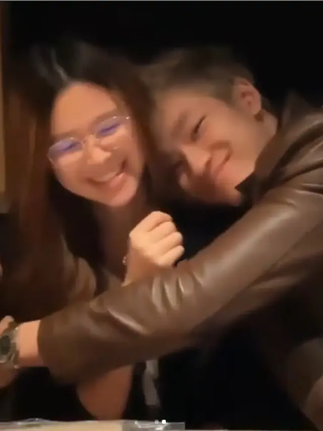 Double Date Bareng Ayah, Ini 5 Potret Azka Corbuzier dan Kekasihnya