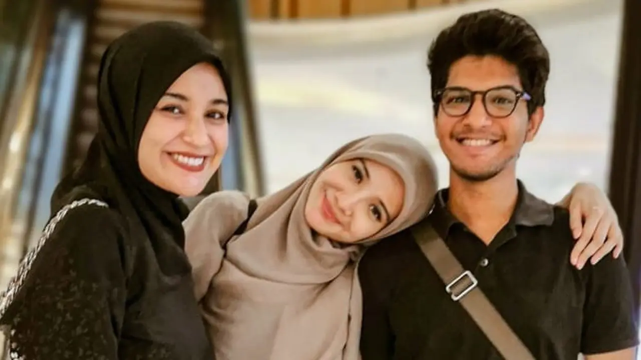 [Fimela] Potret Adik Zaskia Sungkar dan Shireen Sungkar