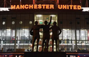 Suasana di luar kandang Manchester United (MU), Old Trafford. (AFP/Oli Scarff)