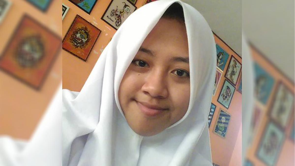 Masih SMA, Status FB Gadis Cantik Ini Sentuh Hati Jutaan Netizen ...