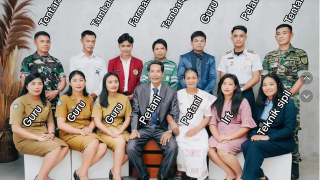 Ayah Ibunya Petani, Momen Foto Keluarga dengan Berbagai Profesi Ini Bikin Salut