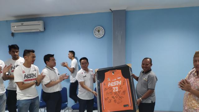 Tembus Semifinal IBL, NSH Gelar Syukuran Bersama Anak Jalanan