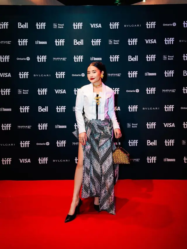 10 Gaya Artis di Red Carpet TIFF 2023, dari Prilly Latuconsina, Shenina Cinnamon, hingga Park Seo Joon