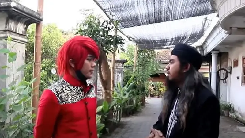 Pesulap merah dan Gus Samsudin. (Foto: Tangkapan layar video YouTube Marcel Radhival)