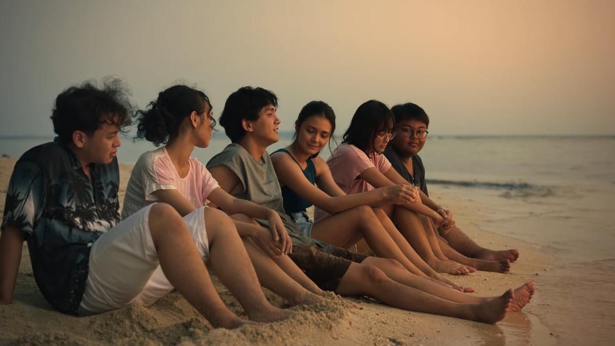 Film '1 KAKAK 7 PONAKAN' mengisahkan perjuangan keluarga melawan ambisi, lengkap dengan sinopsis, pemain, dan jadwal tayang.