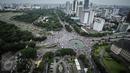 Massa Aksi 31 Maret memenuhi Bundaran Patung Kuda di Jalan Merdeka Barat, Jakarta, Jumat (31/3). Mereka menuntut Presiden Jokowi agar melaksanakan undang-undang dengan mencopot gubernur terdakwa, Basuki Tjahaja Purnama (Ahok).(Liputan6.com/Faizal Fanani)