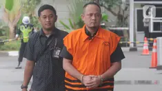 Kasubbag Protokoler nonaktif Kota Medan, Syamsul Fitri Siregar tiba untuk pemeriksaan di Gedung KPK, Jakarta, Senin (13/1/2020). Syamsul diperiksa sebagai tersangka kasus dugaan suap yang melibatkan Wali Kota Medan Dzulmi Eldin dari dinas-dinas di lingkungan Pemkot Medan. (merdeka.com/Dwi Narwoko)