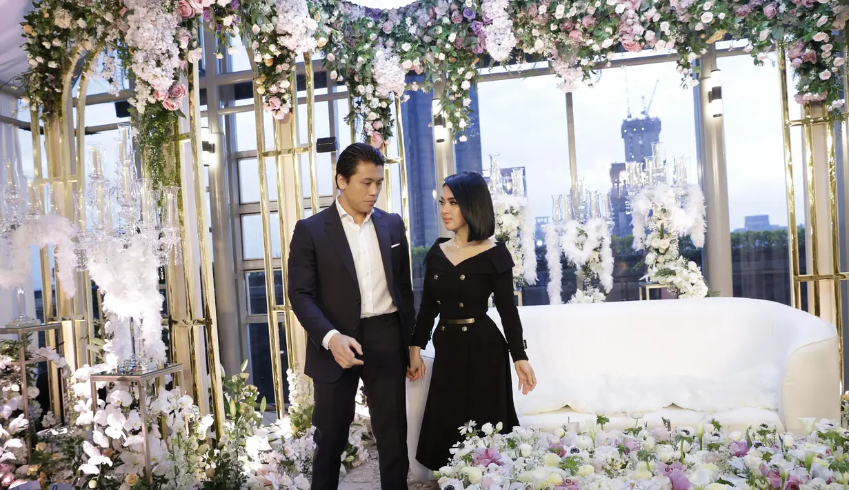 Syahrini dan Reino Barack