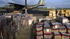 Bantuan yang akan dikirimkan ke daerah-daerah terdampak banjir terlihat di Pangkalan Udara (Lanud) Sultan Iskandar Muda di Blang Bintang, Aceh Besar pada Kamis 4 Desember 2025. Tentara Nasional Indonesia (TNI) bersama unsur terkait terus mengirimkan bantuan logistik ke berbagai wilayah terdampak banjir dan longsor di Aceh. (CHAIDEER MAHYUDDIN/AFP)