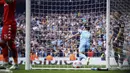 Pemain Manchester City Ilkay Gundogan (tengah) berlari usai mencetak gol ke gawang Aston Villa pada pertandingan sepak bola Liga Inggris di Etihad Stadium, Manchester, Inggris, 22 Mei, 2022. Manchester City menjadi juara Liga Inggris usai menang 3-2 atas Aston Villa. (AP Photo/Dave Thompson)