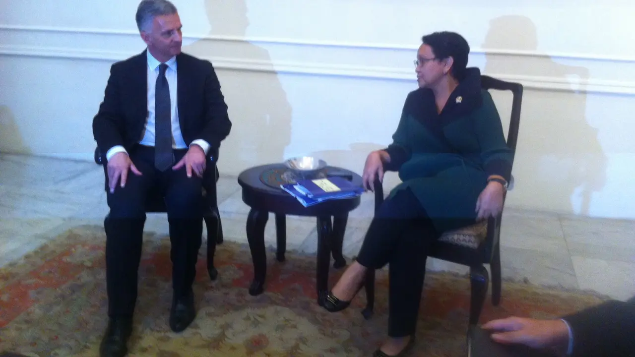 Menlu RI Retno Marsudi menerima kedatangan Menteri Luar Negeri Swiss Didier Burkhalter.