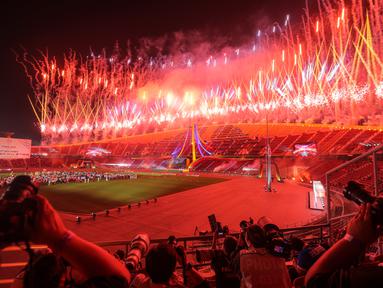 Pertunjukan kembang api pada pesta penutupan SEA Games 2025 yang berlangsung di Rajamangala Stadium, Bangkok, Sabtu (20/12/2025) malam WIB.