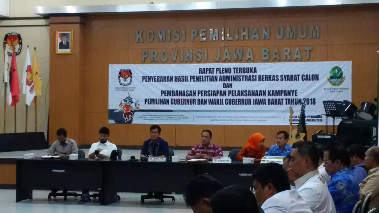 KPU Jawa Barat mengingatkan calon kepala daerah untuk segera melengkapi berkas persyaratan.