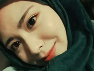 Gadis berparas jelita ini bernama lengkap Ayana Jihye Moon berusia 20 tahun. Dia mengikrarkan diri sebagai mualaf asal Korea Selatan sejak duduk di bangku SMA. (Instagram/xolovelyayana)