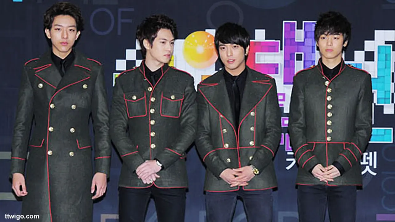 cnblue-130827b.jpg
