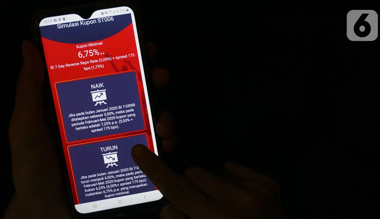 Pekerja menunjukkan informasi Sukuk Tabungan (ST) Seri ST006 melalui website Kemenkeu di Jakarta, Kamis (7/11/2019). Sukuk Tabungan (ST) seri ST006 memiliki bunga 6,75 persen, minimal pemesanan Rp1 juta dan maksimal Rp3 miliar melalui mitra distribusi hingga 21 November. (Liputan6.com/Angga Yuniar)