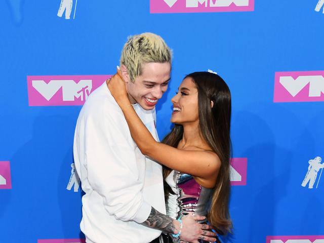 Get Wallpaper Ariana Grande Dan Pete Davidson Putus Karena Kematian Mantan Pacar For Free