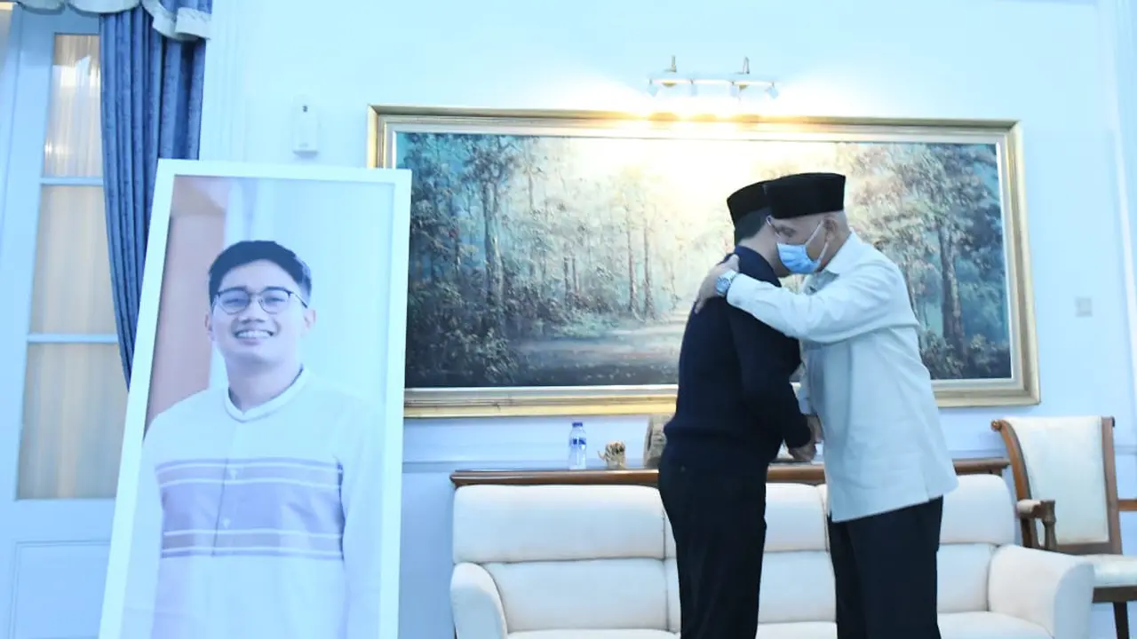 Menpora dan Gubernur Sumbar Tazkiah ke Rumah Ridwan Kamil, Doakan Eril Husnul Khotimah