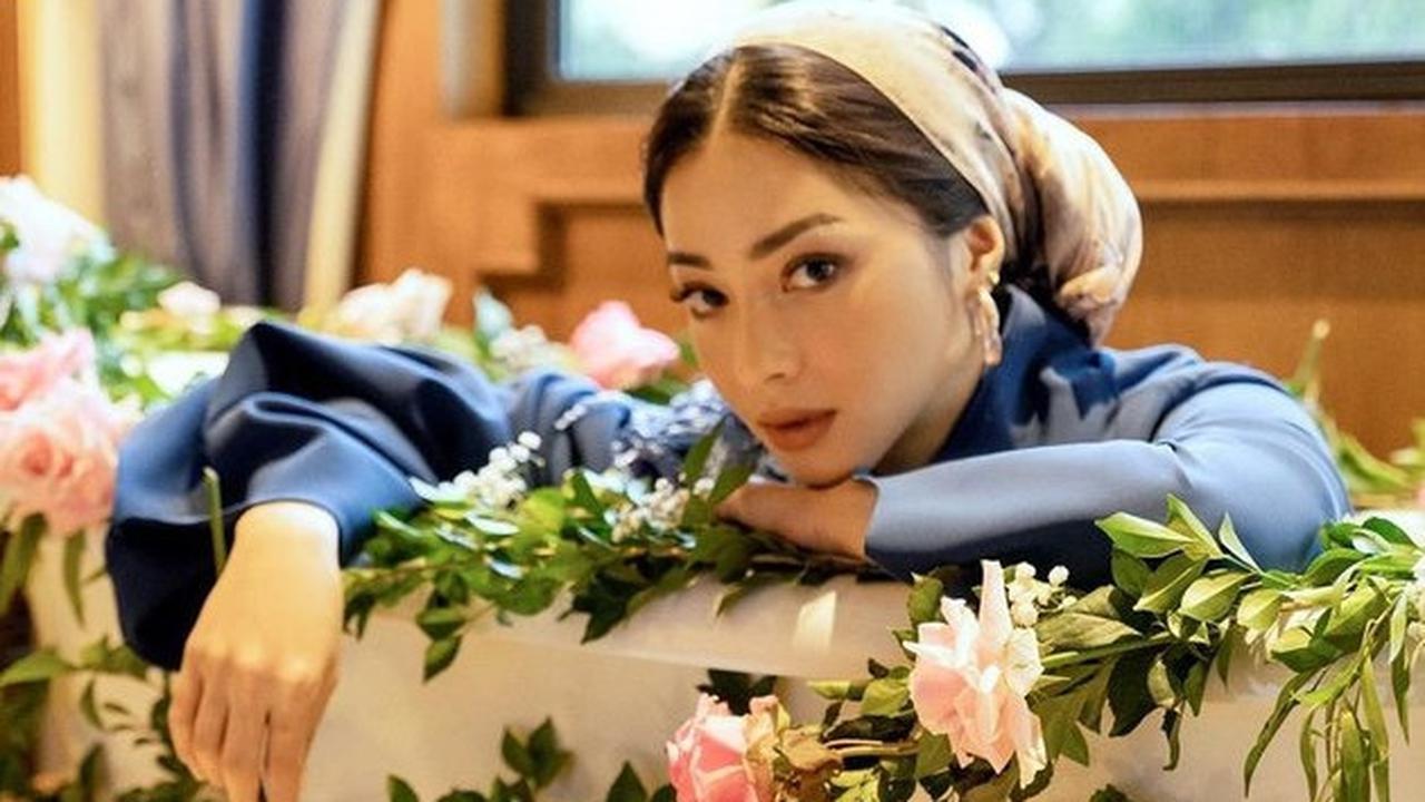 Potret Terbaru Nikita Willy Setelah Tunangan, Tampil Berhijab dan Elegan
