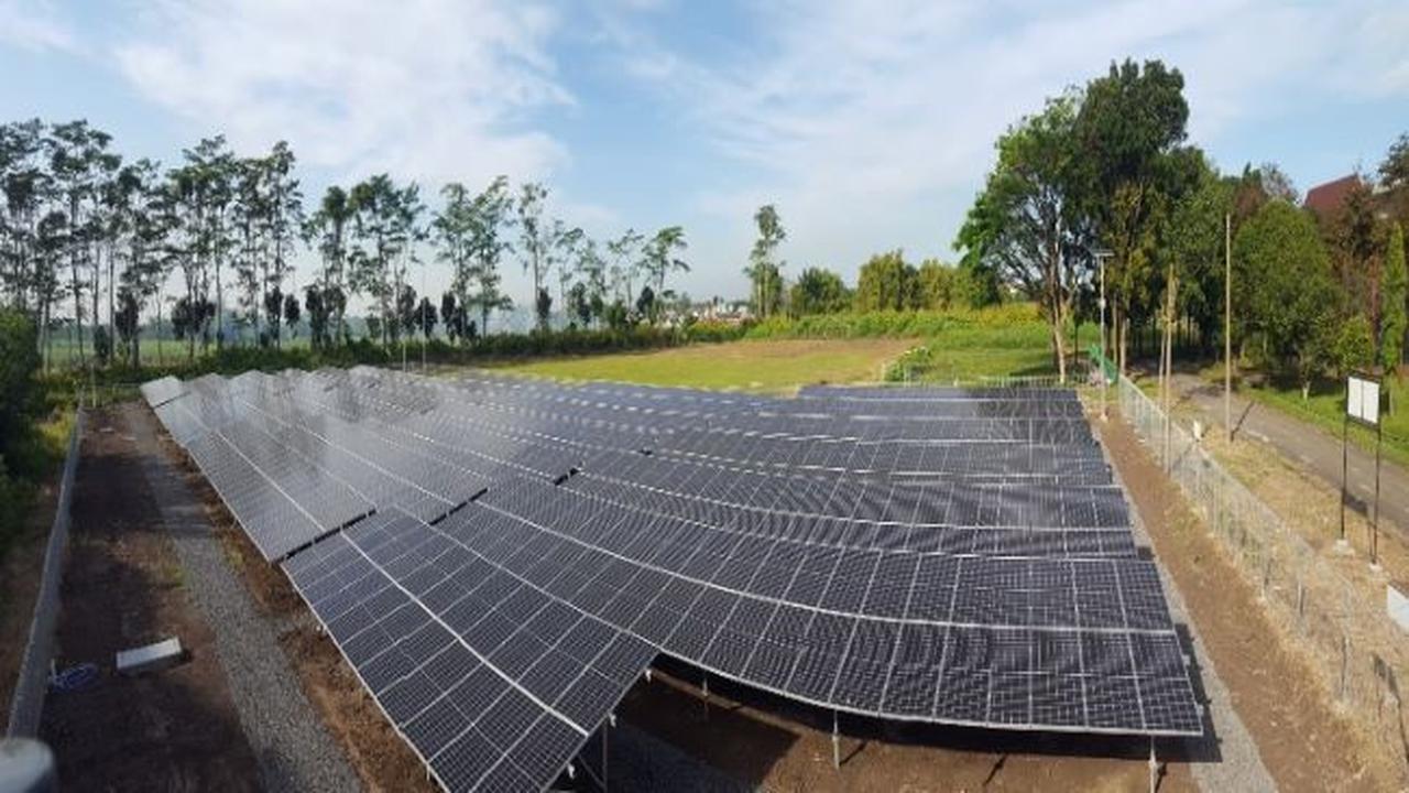 PT Wijaya Karya Tbk (WIKA) dan SUN Energy membangun PLTS di Universitas Tanjungpura (UNTAN), Pontianak, Kalimantan Barat. (Foto: PT Wijaya Karya Tbk)