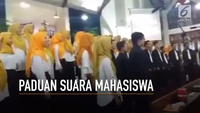 Paduan Suara Sekolah Tinggi Agama Islam Negeri Salatiga di kebaktian Paskah Gereja Kristen Jawa Sidomukti, Salatiga