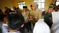 Gubernur Jawa Tengah Ganjar Pranowo saat meresmikan SMK Arrohmaniyah yang terletak di Desa Kanoman, Kecamatan Pamotan, Kabupaten Rembang. (Istimewa)