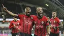 Pemain Southampton, Michael Obafemi, melakukan selebrasi usai membobol gawang Huddersfield Town pada laga Premier League di Stadion John Smith, Sabtu (22/12). Southampton menang 3-1 atas Huddersfield Town. (AP/Richard Sellers)