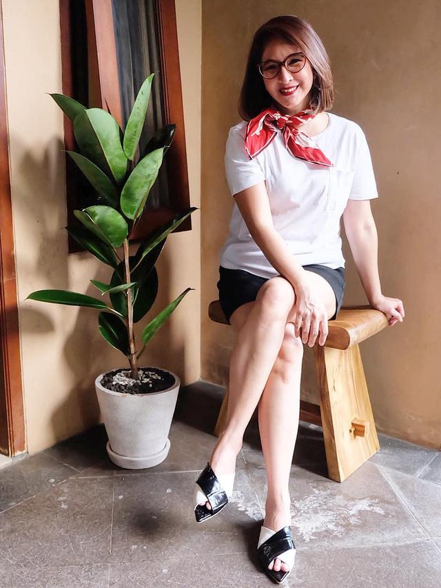 Jarang Tersorot, Ini 7 Potret Terbaru Novita Angie yang Hobi Berkebun