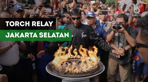 Api obor Asian Games 2018 tiba di Pasar Minggu, Jakarta Selatan. Api obor itu sebelumnya singgah di Kota Bogor sebelum dibawa ke Jakarta.
