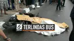 Seorang ibu rumah tangga yang mengendarai motor tewas setelah tertabrak dan terlindas Transjakarta.