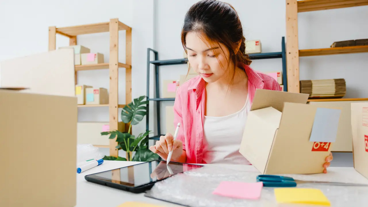 Perempuan Berbisnis dari Rumah
