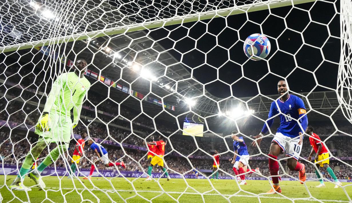 Satu gol dari bek Prancis muda Killian Sildillia berhasil membungkam Guinea yang tampil spartan. (AP Photo/Julio Cortez)
