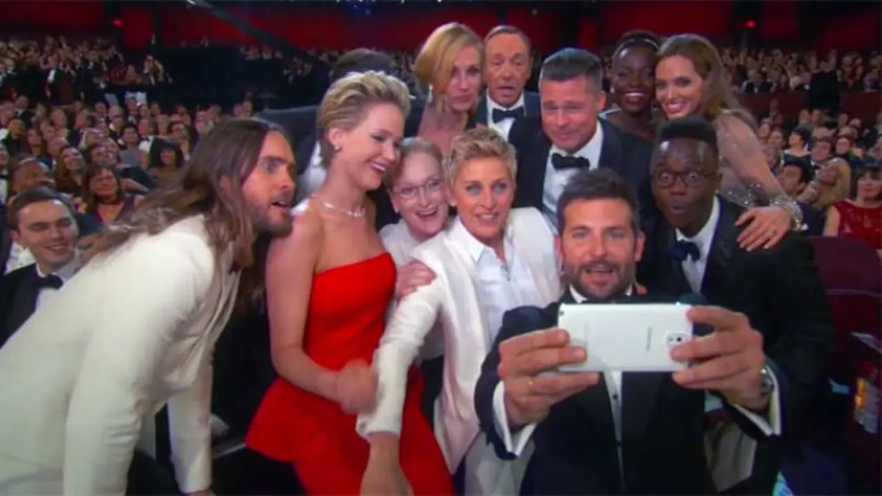 Selebriti Dunia Beramai-ramai Selfie Pakai Galaxy S5