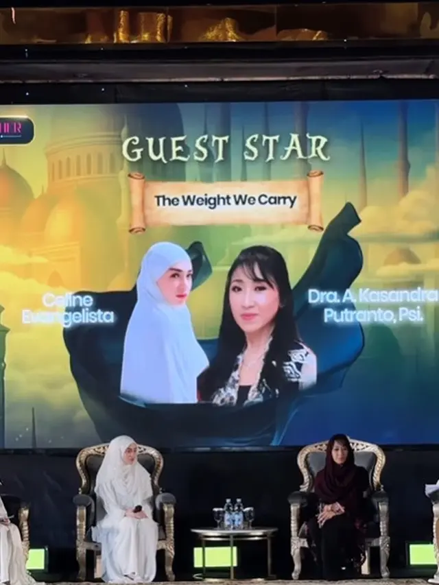 8 Potret Celine Evangelista Pakai Gamis Putih saat Jadi Bintang Tamu di Kajian Bali Muslim Festival, Angggun dan Memukau