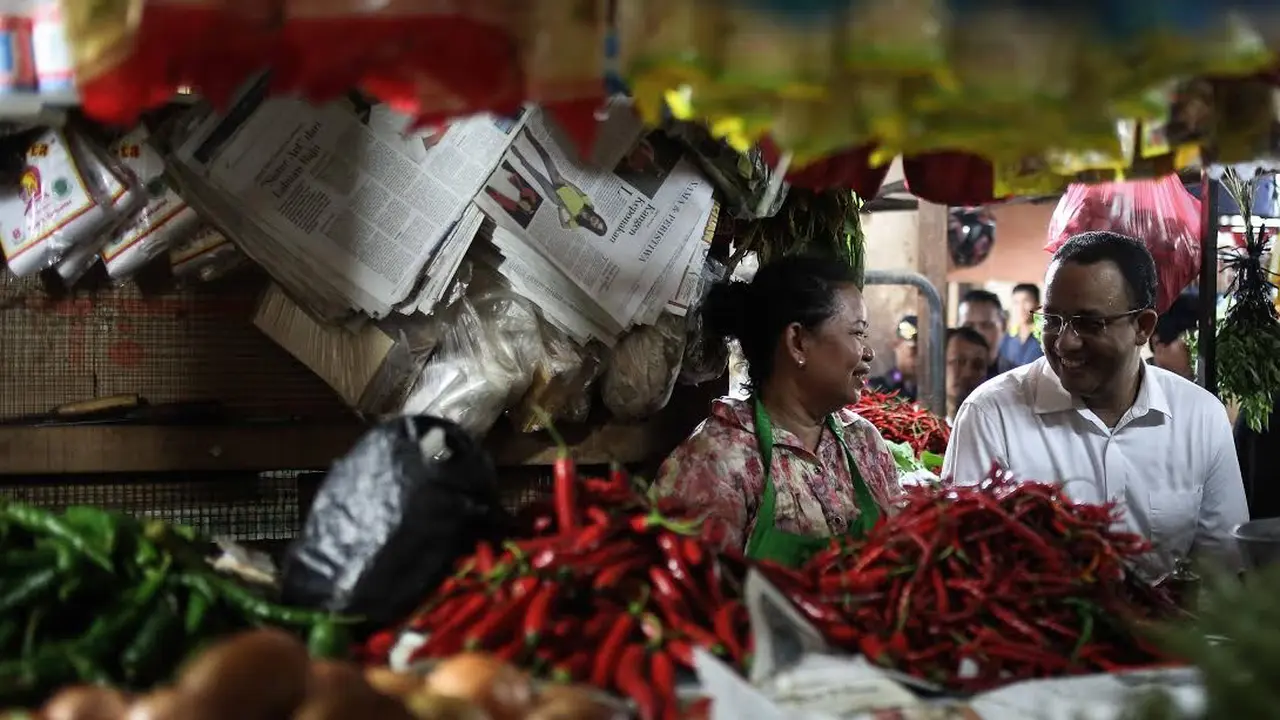 Anies Baswedan menyambangi Pasar Tebet Timur