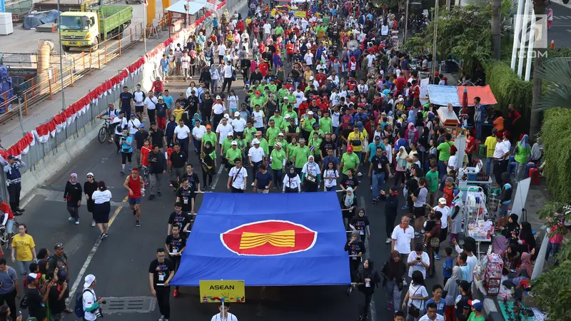 Rayakan 50 Tahun ASEAN, Parade Kostum dan Budaya Meriahkan CFD