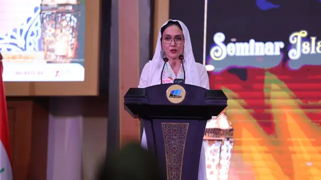 Anggota DPR RI Rieke Diah Pitaloka menghadiri acara Forum Kerja Sama Arsip Nasional Negara-Negara Berpenduduk Mayoritas Muslim dan Seminar Arsip Sejarah Peradaban Islam dan Diplomasi Internasional Jakarta, Rabu (12/7/2023).