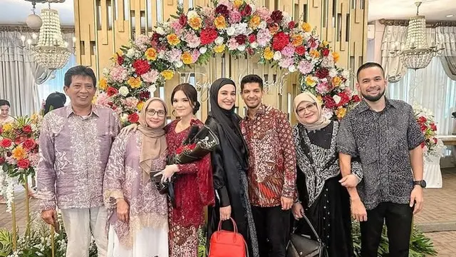 8 Potret Lamaran Yusuf Adik Zaskia dan Shireen Sungkar, Siap Lepas Status Duda