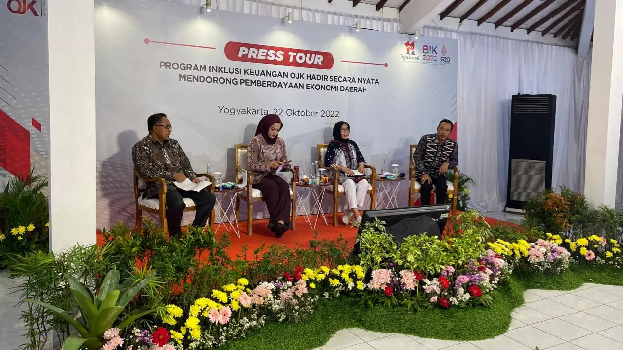 Anggota Dewan Komisioner OJK bidang Edukasi dan Perlindungan Konsumen Friderica Widyasari Dewi