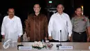 Menkopolhukam Luhut Panjaitan (kedua kanan), Jaksa Agung RI HM Prasetyo (kedua kiri), Kapolri Badrodin Haiti (kanan), Dirut PLN Sofyan Basir (kiri) saat mengikuti Rapat Kordinasi Terbatas, di Jakarta, Kamis (3/9/2015). (Liputan6.com/Johan Tallo)