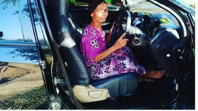 Mimi Peri Belikan Emak Ratu Mobil Baru (sumber:Instagram/emak.ratu)