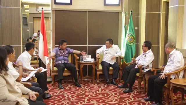 Pawai Piala Sambut Event Kejuaraa Dunia Bowling di Palembang