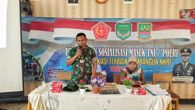 Satgas TNI Manunggal Membangun Desa (Satgas TMMD) Ke-115 Kodim 0509/Kabupaten Bekasi memberikan penyuluhan dan sosialisasi ke pelajar di SMA Negeri 1 Pebayuran, Kabupaten Bekasi
