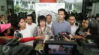 Tora Sudiro akhirya menghirup udara bebas setelah permohonan penangguhan penahanannya dikabulkan Polres Jakarta Selatan, Senin (14/8/2017). (Herman Zakharia/Liputan6.com)