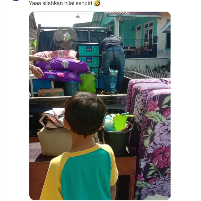 6 Potret Penampakan Barang Cewek Ketika Ngekos Ini Bak Pindah Rumah